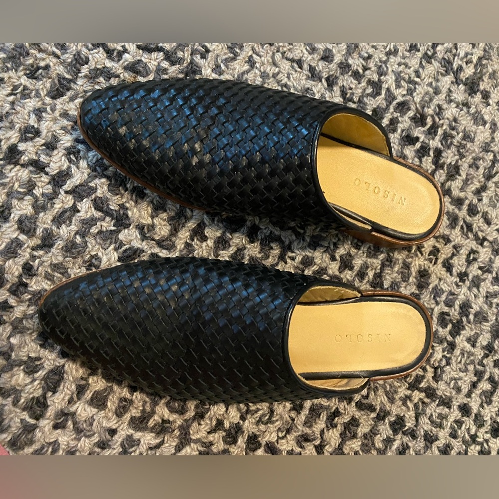 Nisolo Ama leather woven mules